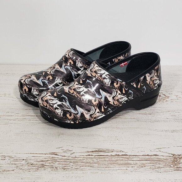Sanita  Pink Black Swirl Pattern Clogs  Women's 6 (37)  Excellent condition - Picture 1 of 7